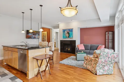 $340,000 | 1060 Grand Avenue, Unit 204, St. Paul, MN 55105