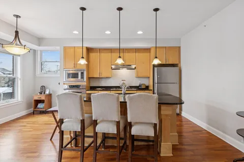 $340,000 | 1060 Grand Avenue, Unit 204, St. Paul, MN 55105