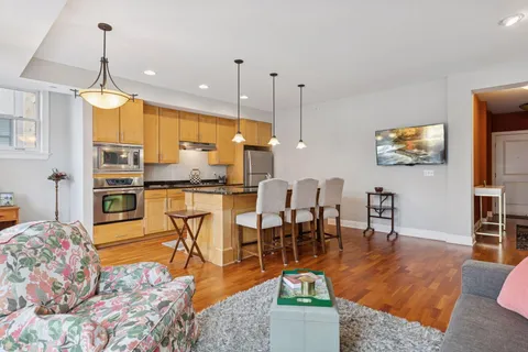 $340,000 | 1060 Grand Avenue, Unit 204, St. Paul, MN 55105