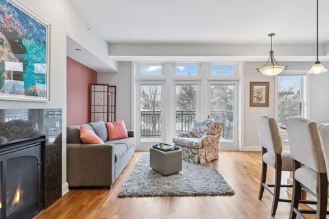 $340,000 | 1060 Grand Avenue, Unit 204, St. Paul, MN 55105