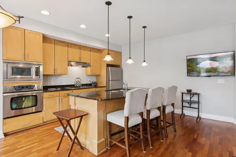 $340,000 | 1060 Grand Avenue, Unit 204, St. Paul, MN 55105