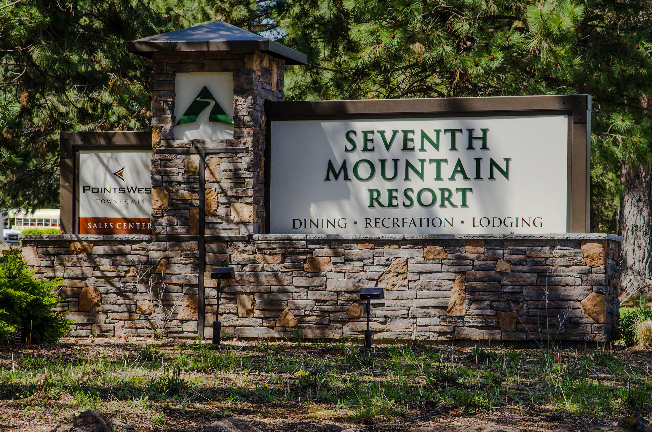 18575 Southwest Century Drive, Unit 2018 Bend, OR 97702 - Photo 20 of 32 a sign on the side of a building