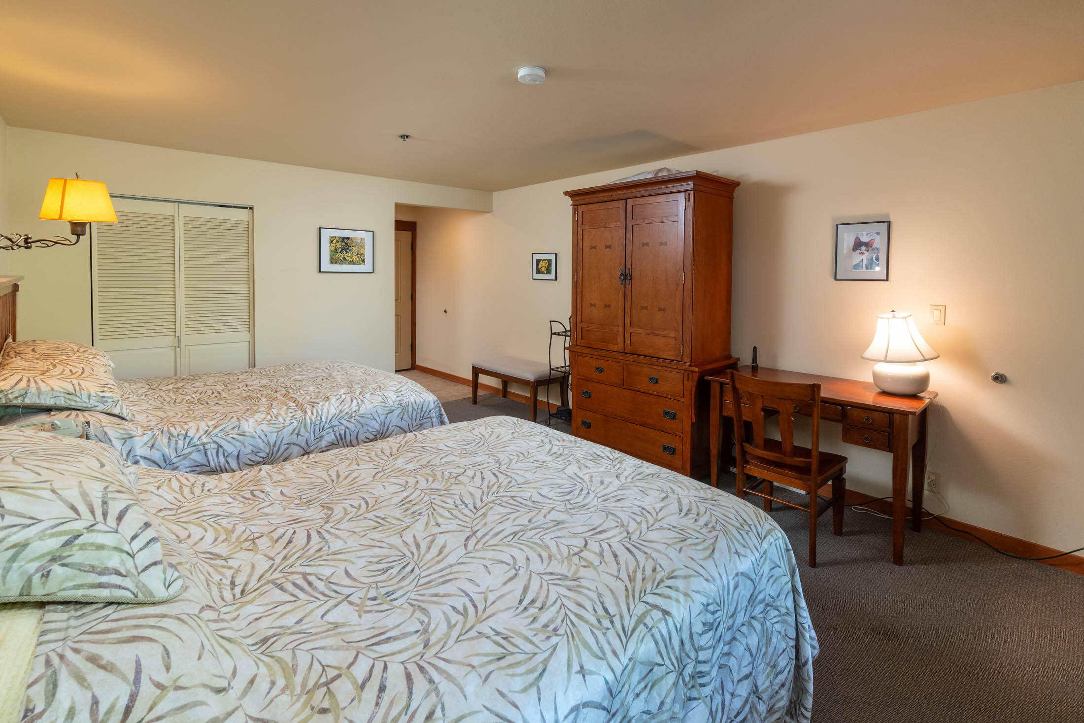 18575 Southwest Century Drive, Unit 2018 Bend, OR 97702 - Photo 7 of 32 a bedroom with a bed and a table in it