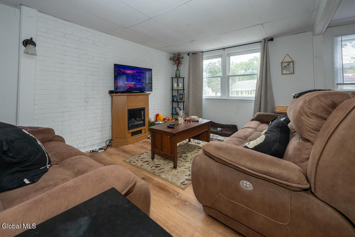 1013 Inner Drive Schenectady, NY 12303 - Photo 3 of 23 DSC_2155
