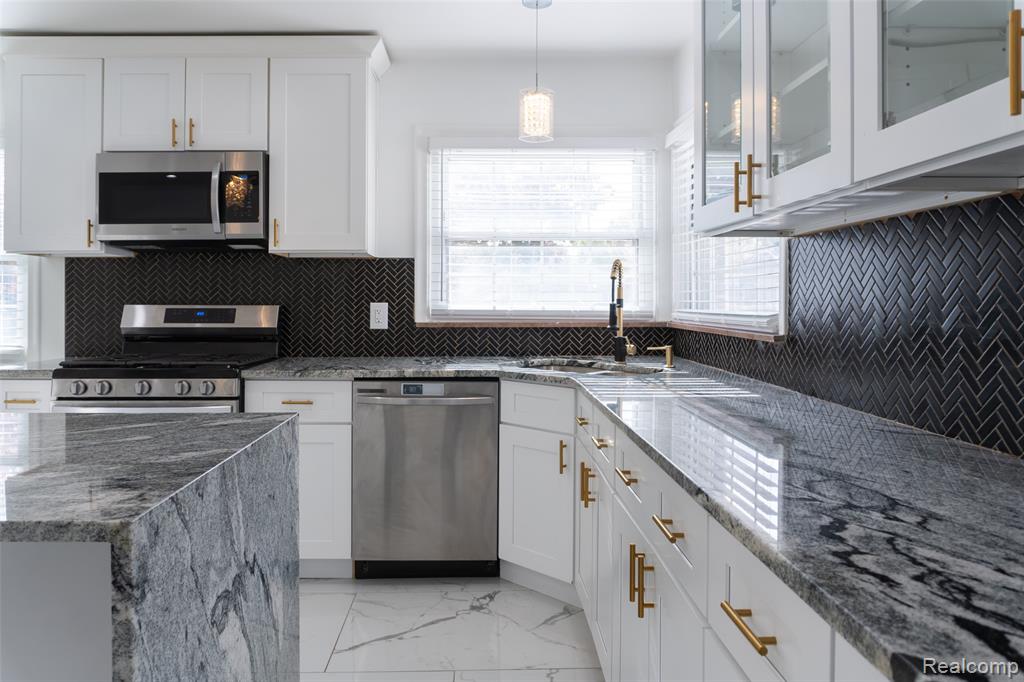8153 Racine Road Warren, MI 48093 - Photo 13 of 42