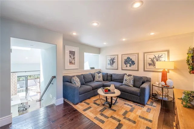 $7,000 | 4 Santa Cruz Court, Manhattan Beach, CA 90266