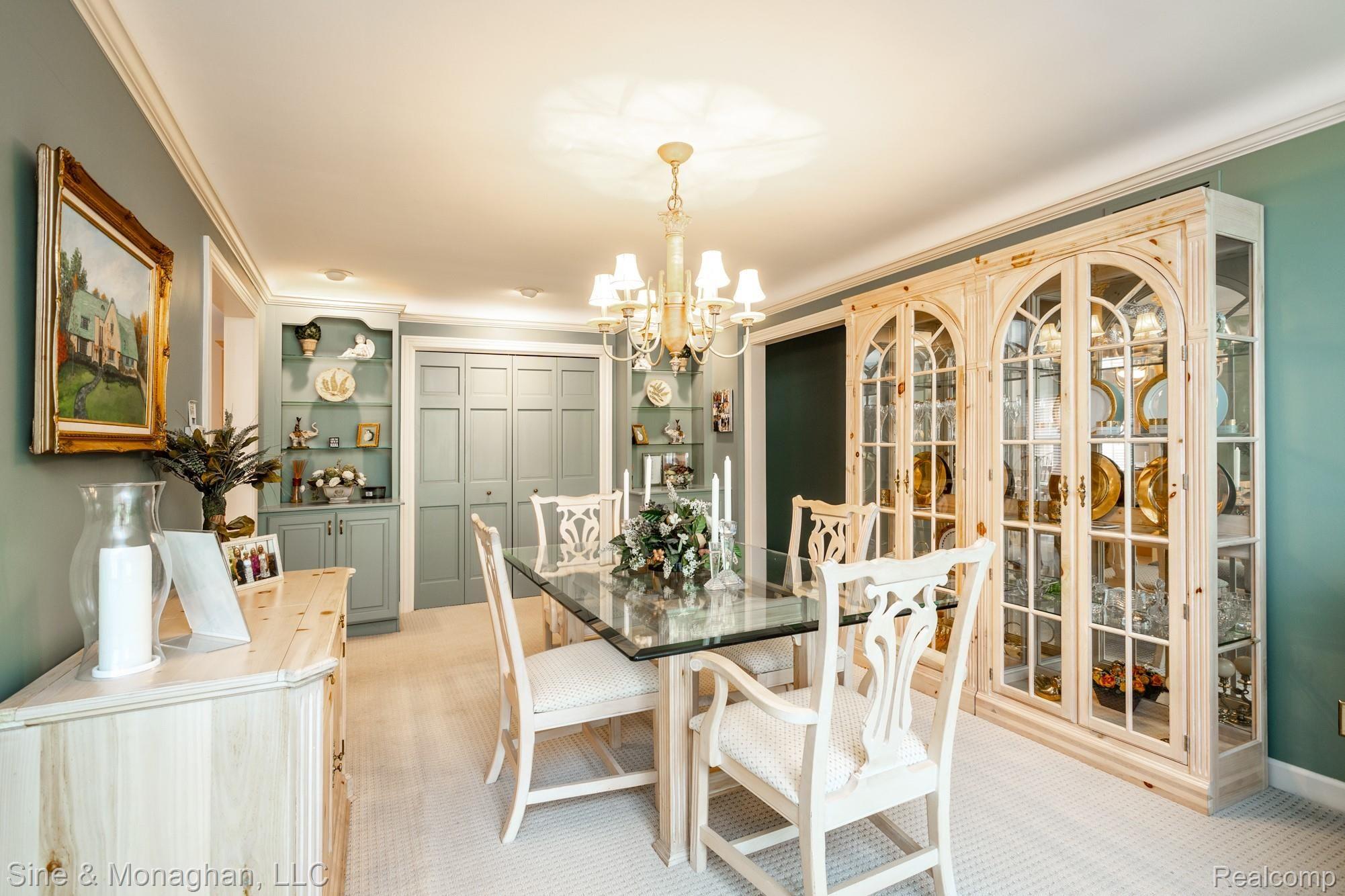 696 Trombley Road Grosse Pointe, MI 48230 - Photo 13 of 47 696 Trombley S016.jpg
