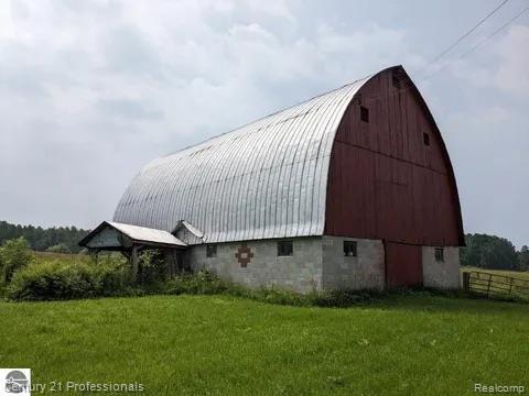 3608 South State Road Glennie, MI 48737 - Photo 5 of 42