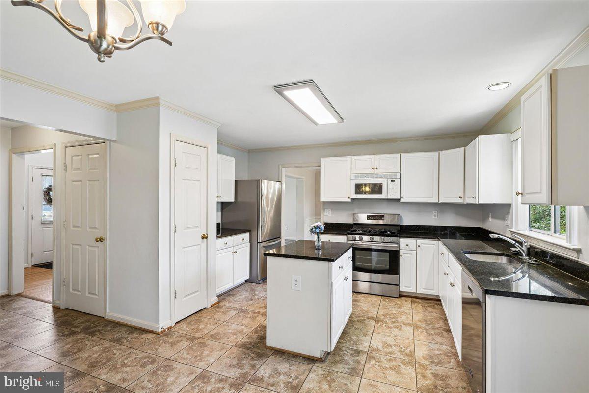 18512 Fiddleleaf Terrace Olney, MD 20832 - Photo 10 of 33