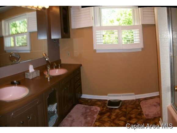 49 Interlacken Road Springfield, IL 62704 - Photo 9 of 22