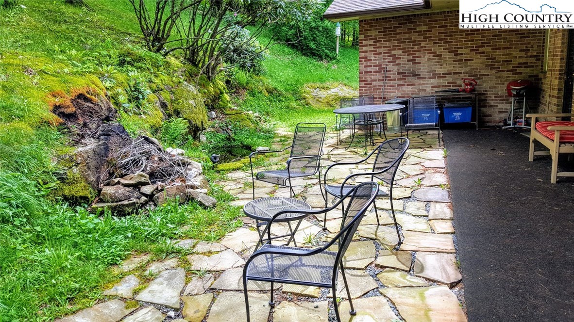 486 Middle Fork Road Blowing Rock, NC 28605 - Photo 3 of 30