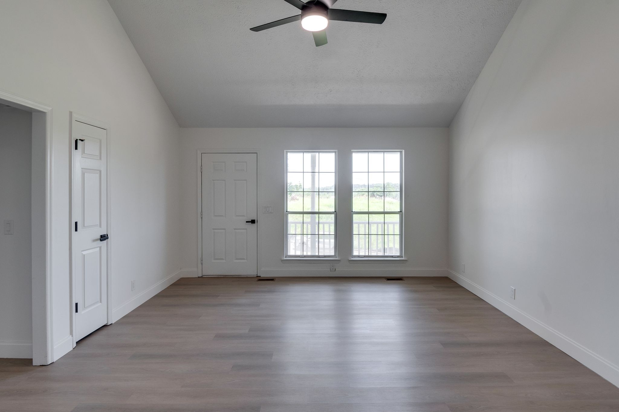 870 Reeves Road Antioch, TN 37013 - Photo 3 of 33
