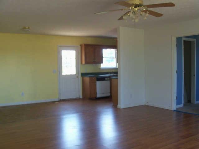112 Pressgrove Road Unionville, TN 37180 - Photo 2 of 10 Living Room