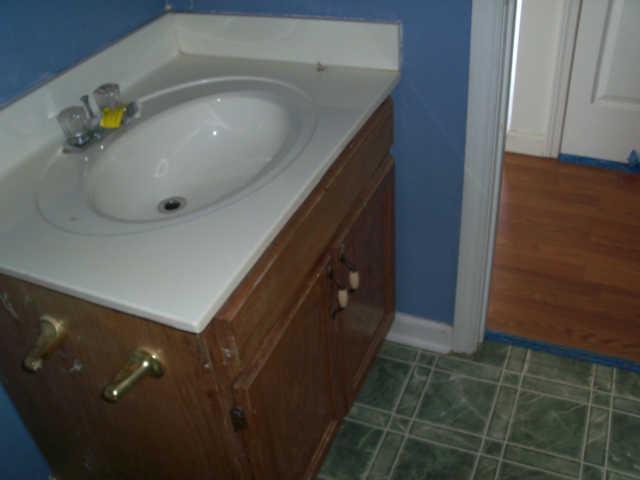 112 Pressgrove Road Unionville, TN 37180 - Photo 8 of 10 Guest Bathroom