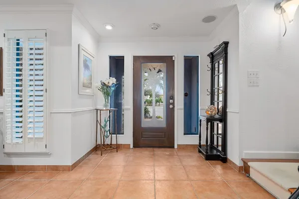 a view of entryway with bathroom