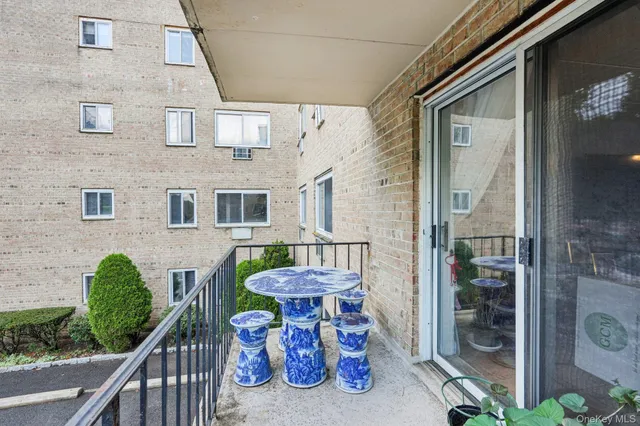 $220,000 | 2035 Central Park Avenue, Unit 1K, Yonkers, NY 10710