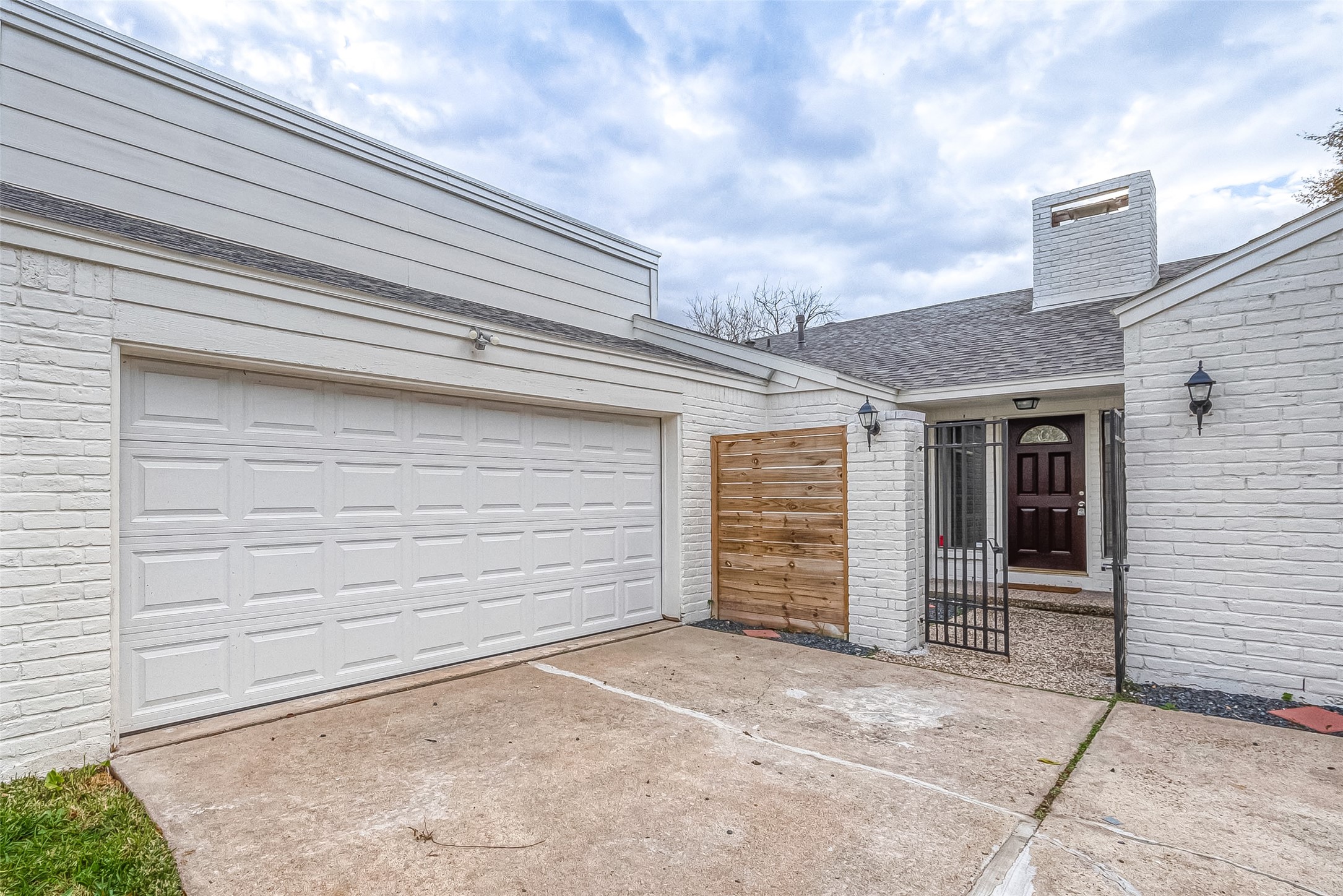 6107 Sanford Road Houston, TX 77096 - Photo 6 of 50