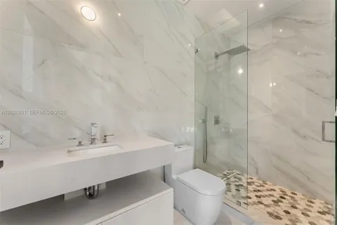 $7,295,000 | 4430 Nautilus Drive, Miami Beach, FL 33140