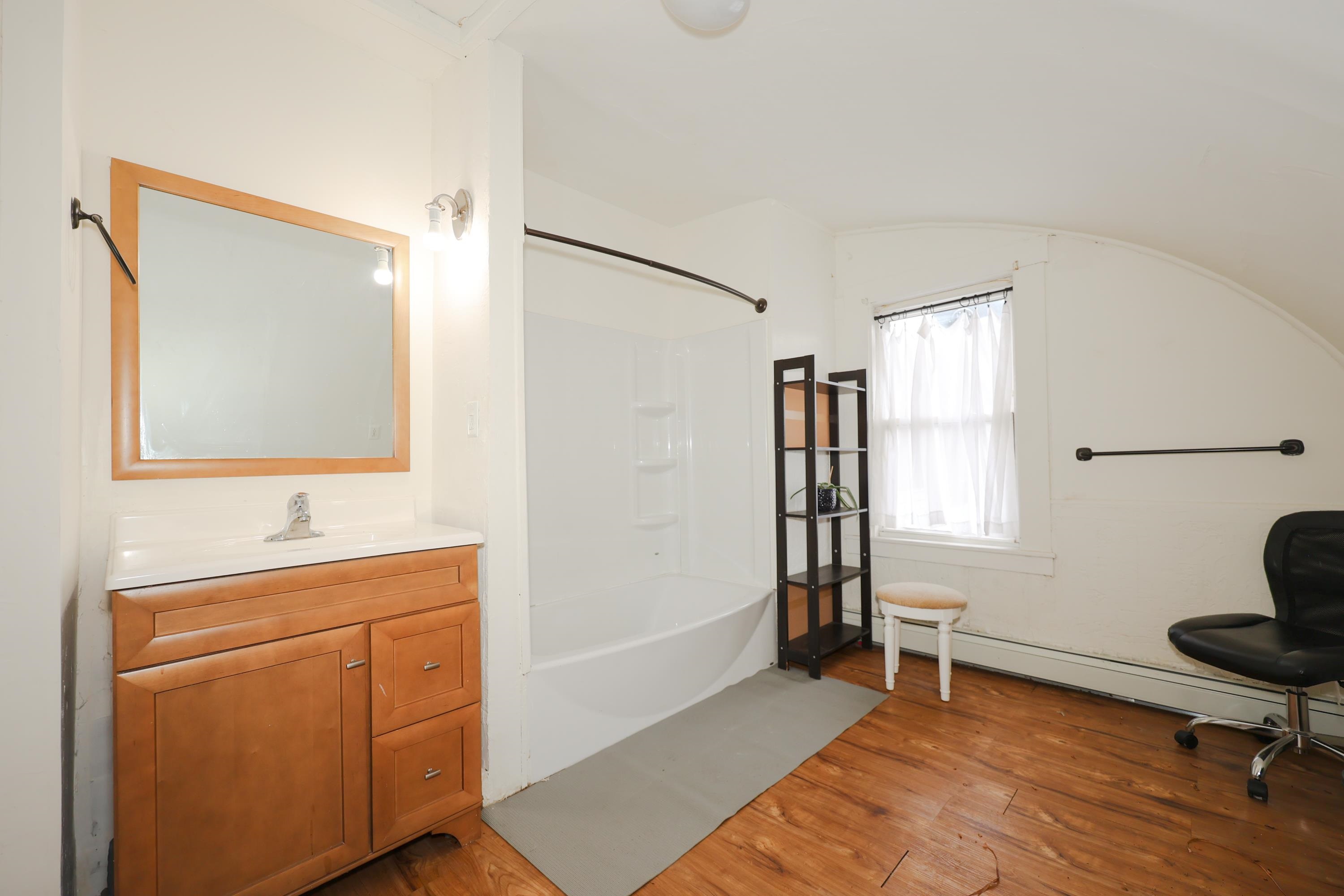 74 Railroad Avenue Epping, NH 03042 - Photo 4 of 40