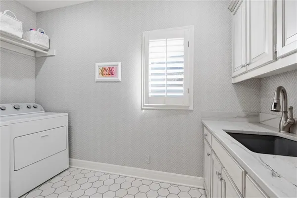 $939,000 | 5728 West 146th Street, Overland Park, KS 66223