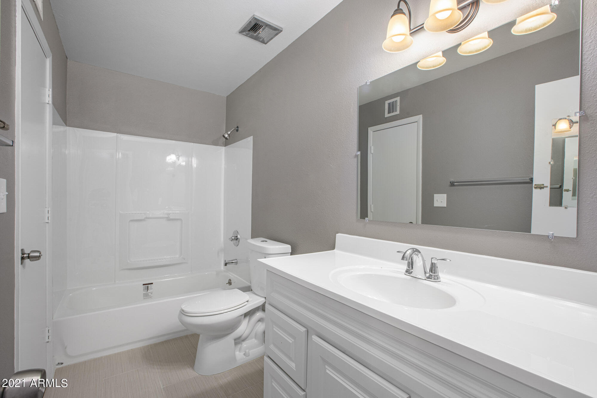 4323 West Ocotillo Road Glendale, AZ 85301 - Photo 13 of 21 13_Full Bath
