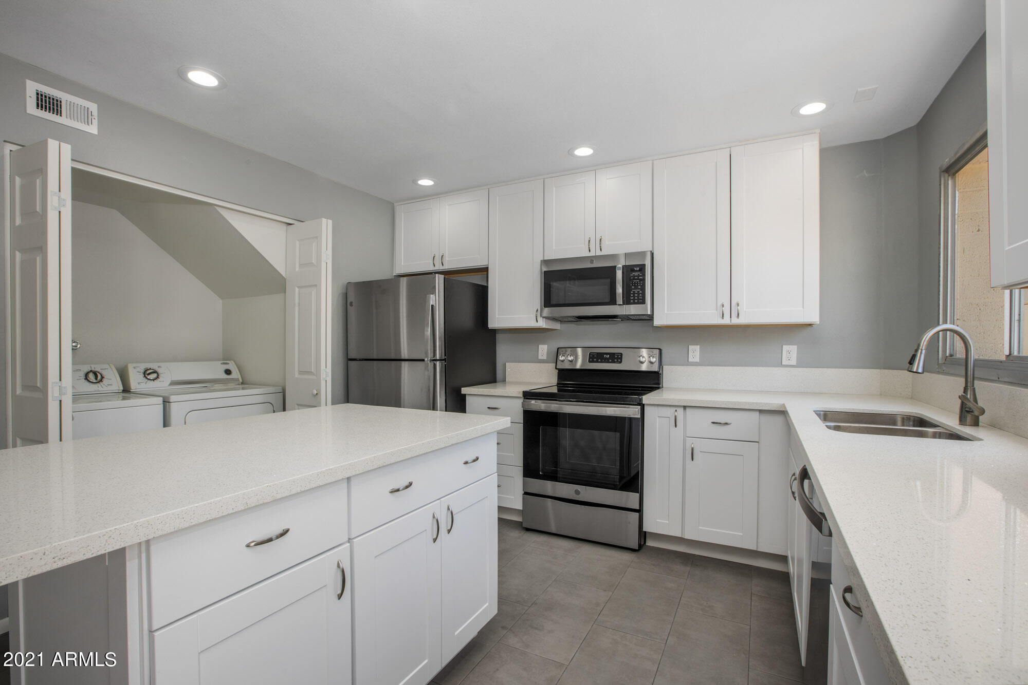 4323 West Ocotillo Road Glendale, AZ 85301 - Photo 6 of 21 06_Kitchen/Laundry