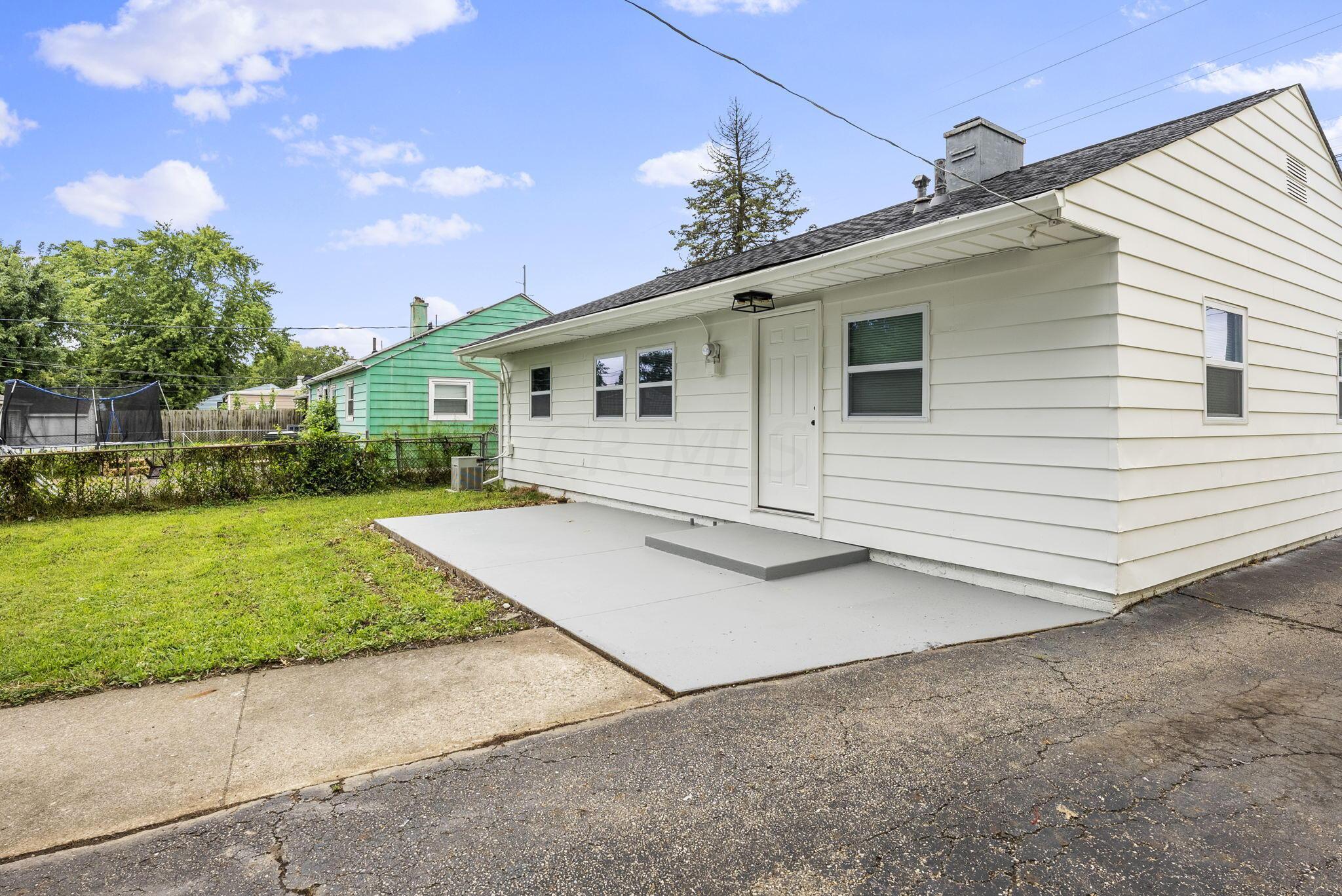 1022 South James Road Columbus, OH 43227 - Photo 12 of 13 5-web-or-mls-1022-s-james-rd