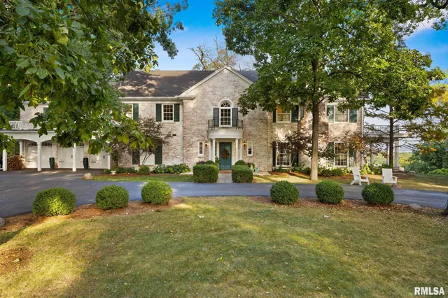 $799,000 | 230 West Detweiller Drive, Peoria, IL 61615