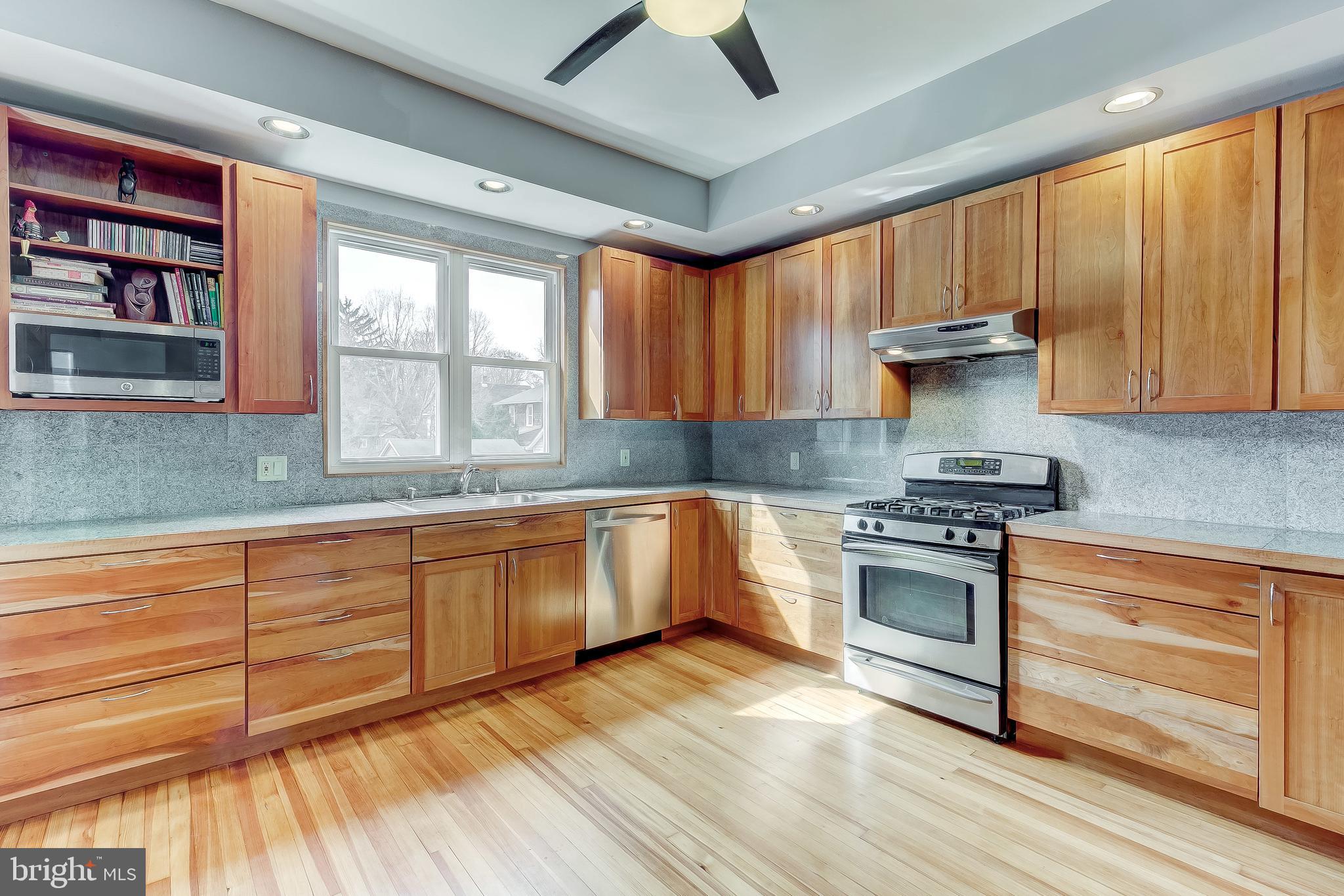 5616 Pimlico Road Baltimore, MD 21209 - Photo 20 of 66 So much counter space