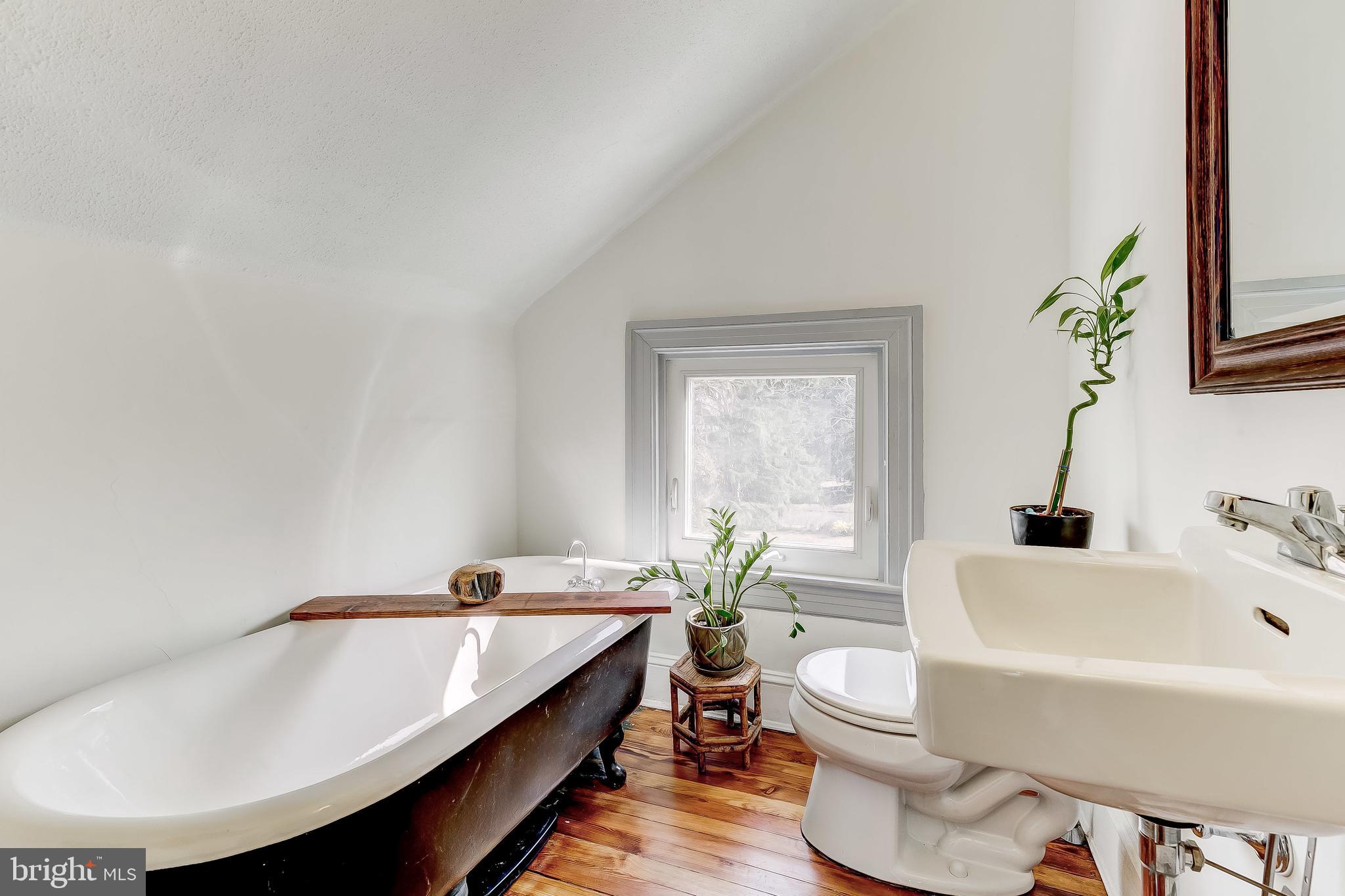 5616 Pimlico Road Baltimore, MD 21209 - Photo 50 of 66 3rd floor full bath