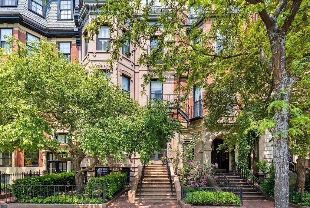 338 Beacon Street, Unit A Boston, MA 02116 - Photo 3 of 17 a front view of a building