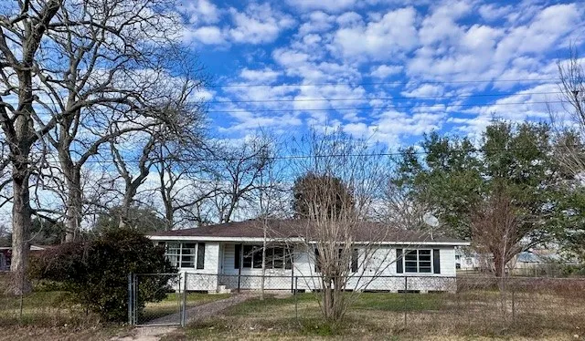 $1,750 | 721 East Emily Avenue, Wharton, TX 77488