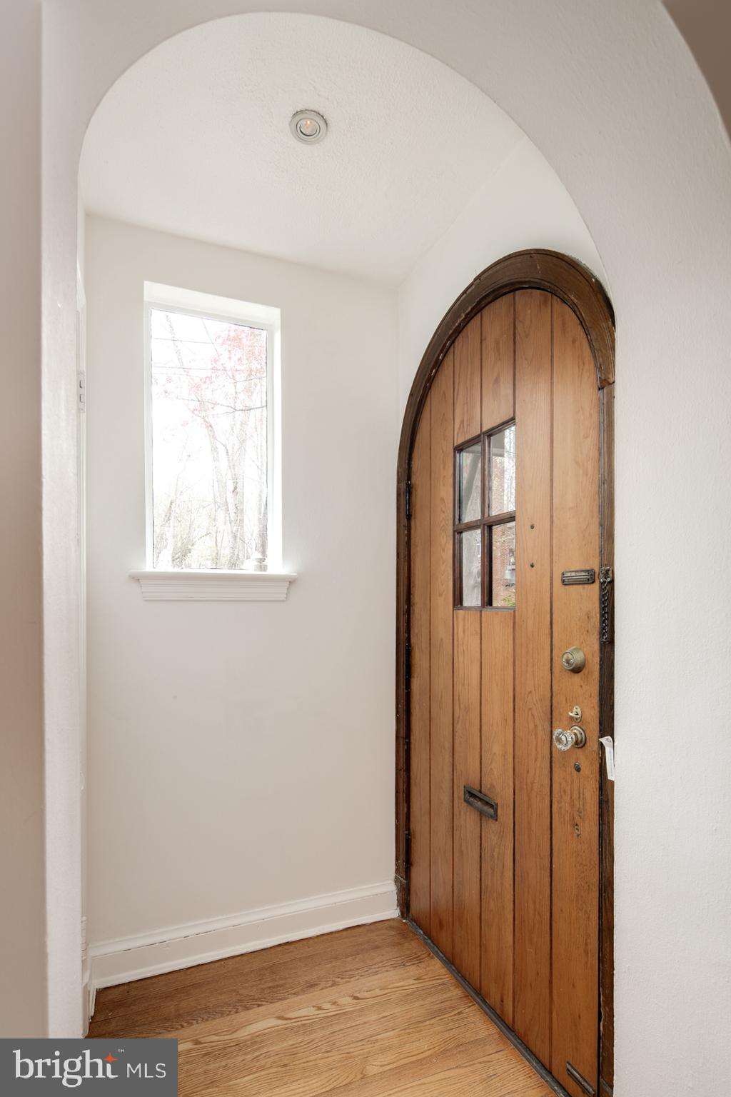 2041 Huidekoper Place Northwest Washington, DC 20007 - Photo 4 of 51