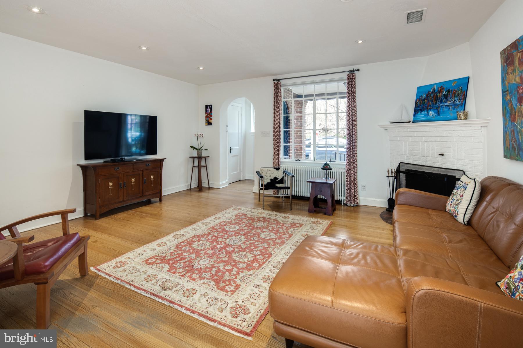 2041 Huidekoper Place Northwest Washington, DC 20007 - Photo 5 of 51