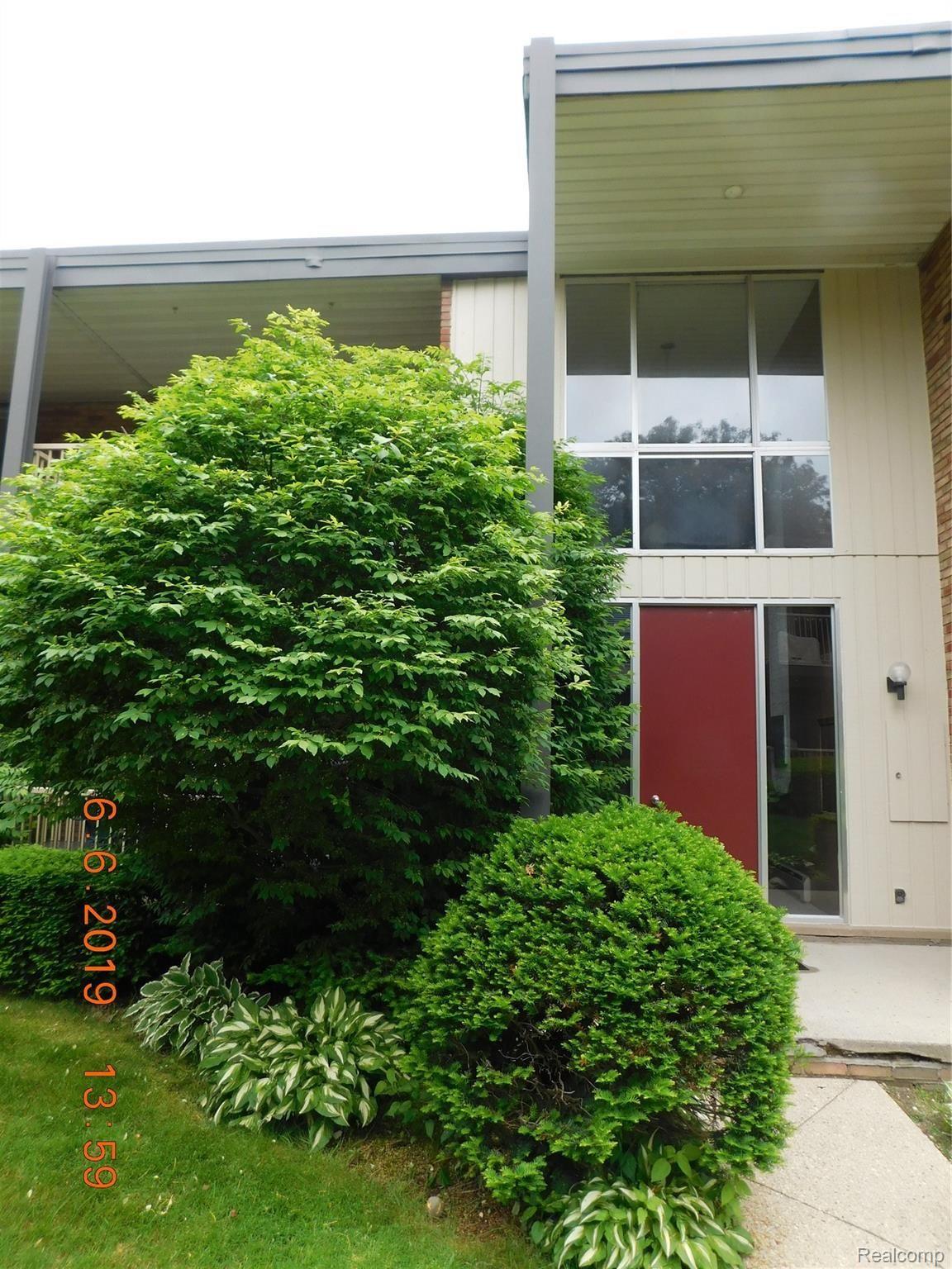 4041 West Maple Road Bloomfield Hills, MI 48301 - Photo 2 of 43 DSCN3930.JPG