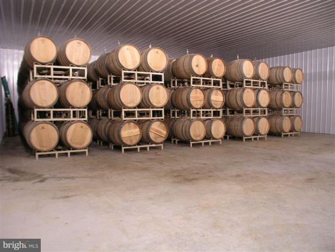 2747 Leeds Manor Road Markham, VA 22643 - Photo 5 of 5 a bathroom with a mirror and window