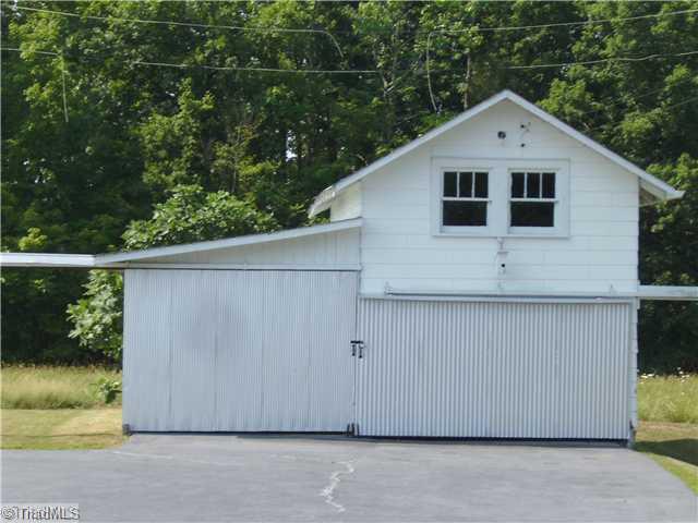 692 Sullivan Road Thomasville, NC 27360 - Photo 3 of 13 Parking Lot/Garage.
