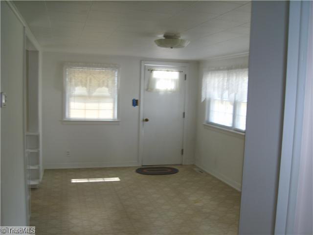 692 Sullivan Road Thomasville, NC 27360 - Photo 8 of 13 Sunroom.