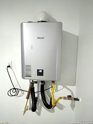 $1,750 | 422 Argyle Hill, San Antonio, TX 78227