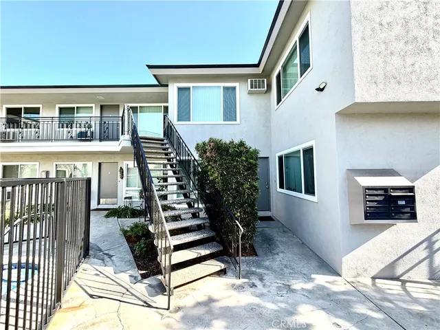 a view of a house with backyard and deck