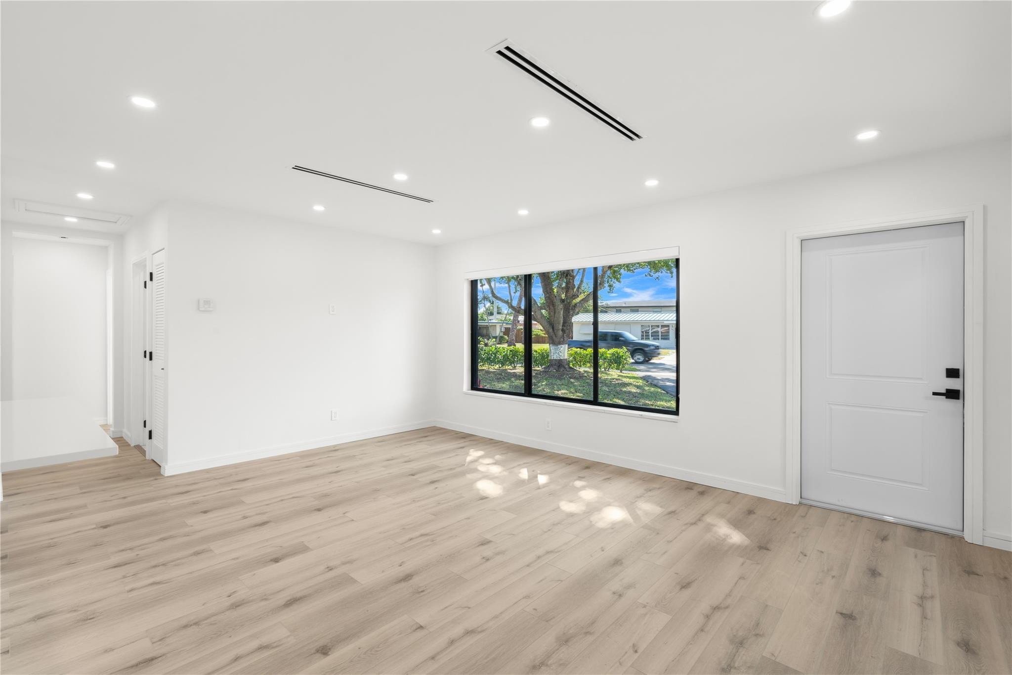 455 Southwest 14th Court Pompano Beach, FL 33060 - Photo 14 of 27 Photo 14