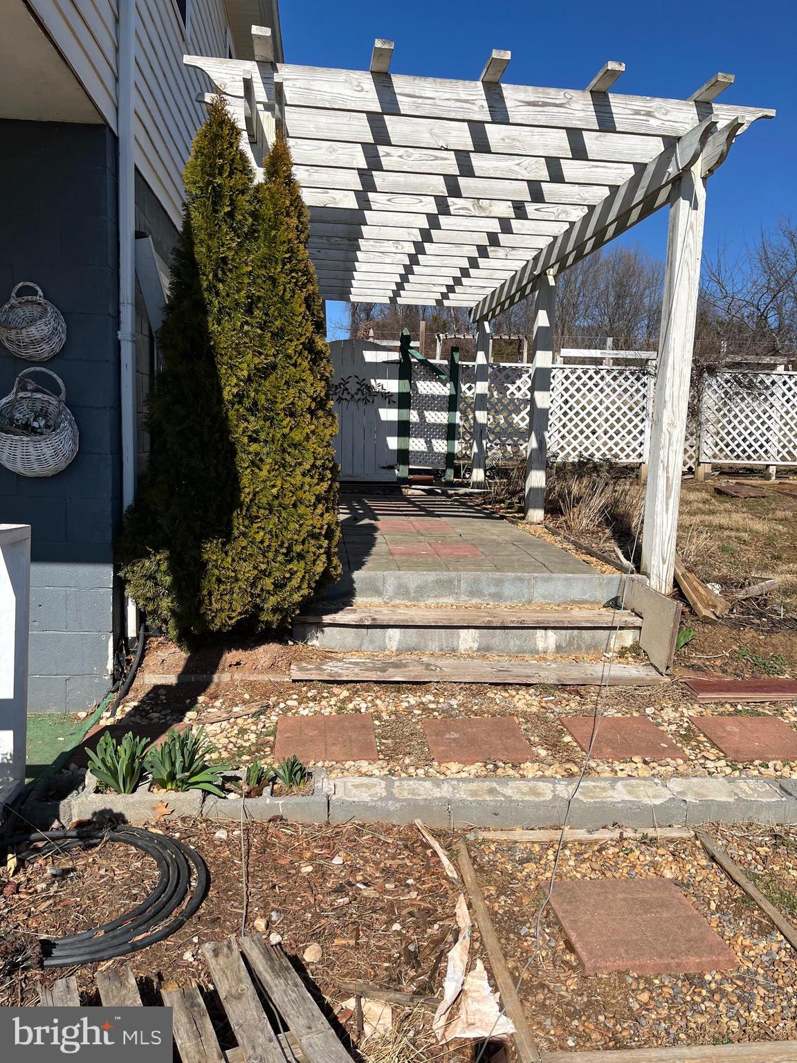 18936 Harmony Church Road Leesburg, VA 20175 - Photo 11 of 60 Side of Smaller House