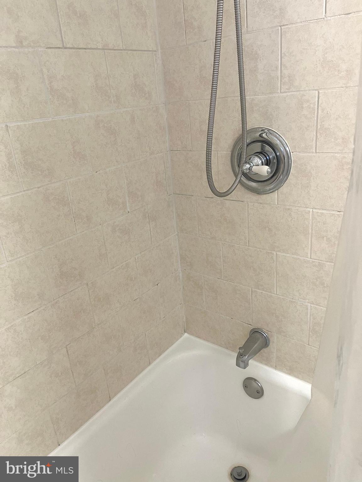 18936 Harmony Church Road Leesburg, VA 20175 - Photo 47 of 60 Another View of Main Bath with Bathtub