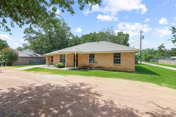 $164,500 | 207 West South Street, Whitesboro, TX 76273