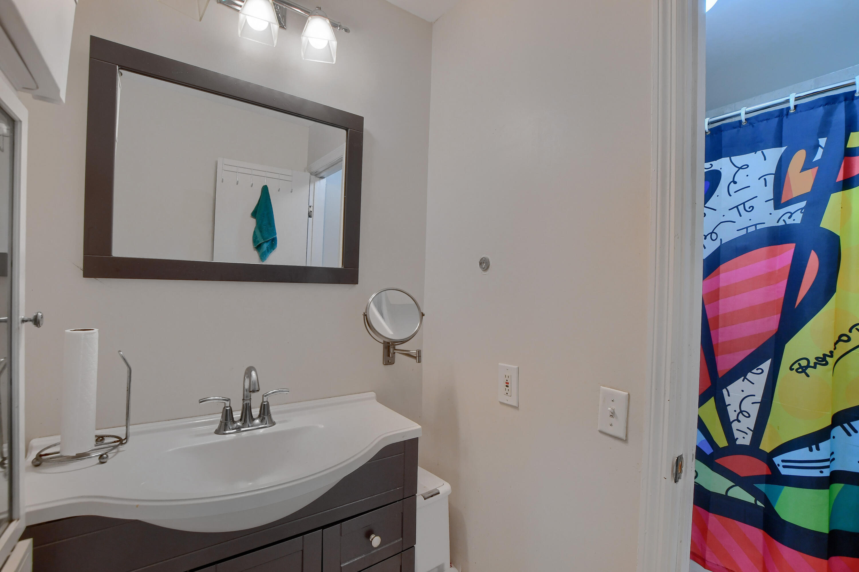 7519 Courtyard Run East Boca Raton, FL 33433 - Photo 15 of 16 SECOND BATH WITH BATH TUB