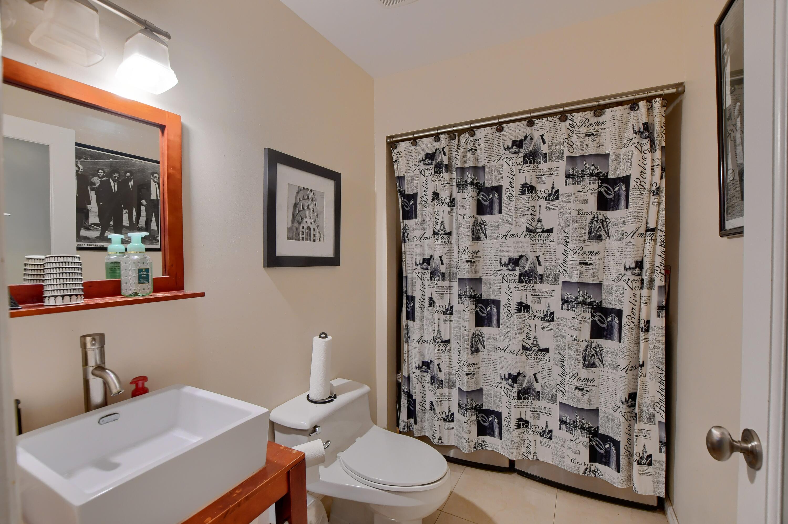 7519 Courtyard Run East Boca Raton, FL 33433 - Photo 10 of 16 DOWNSTAIRS POWDER ROOM