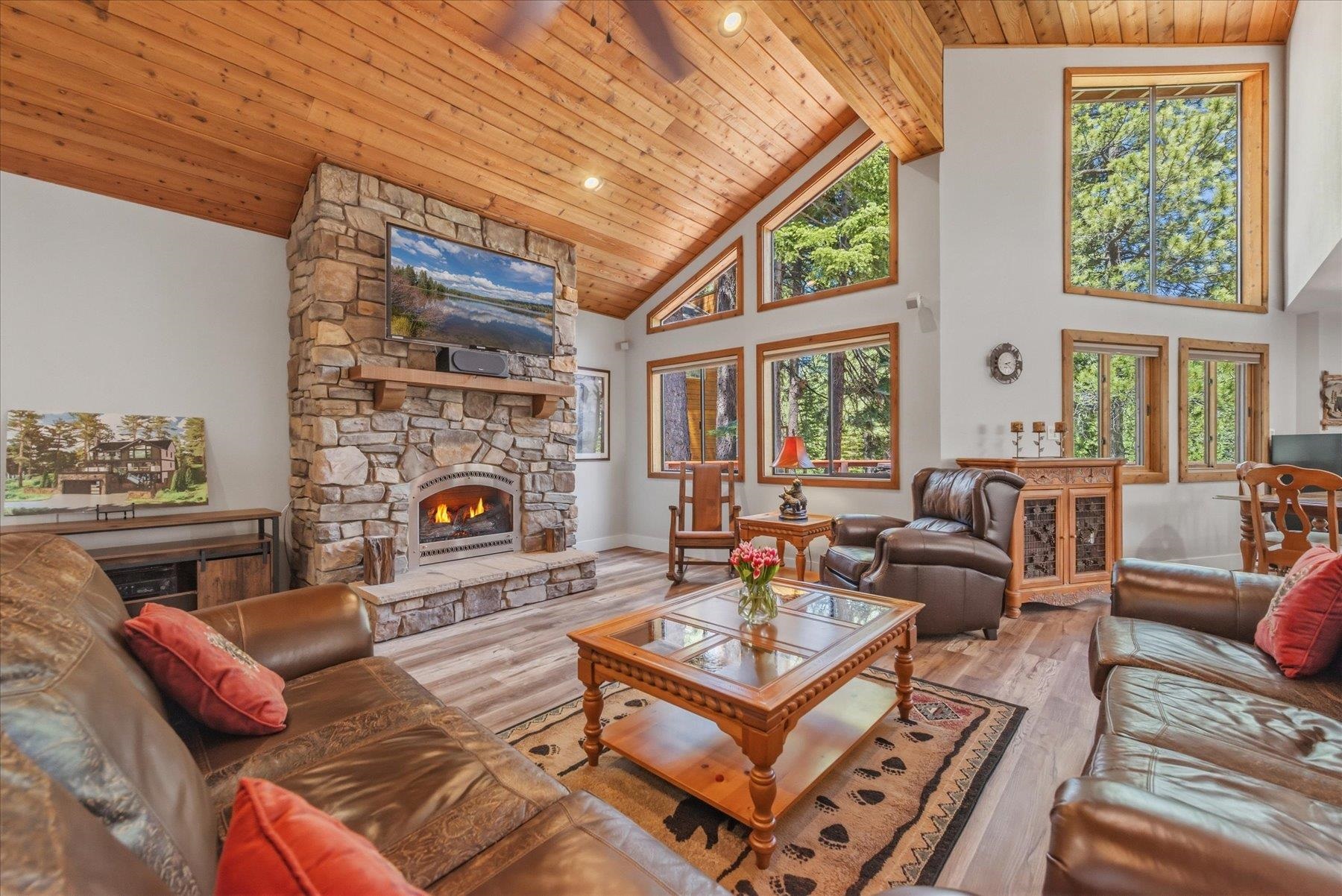 11442 Chalet Road Truckee, CA 96161 - Photo 3 of 28