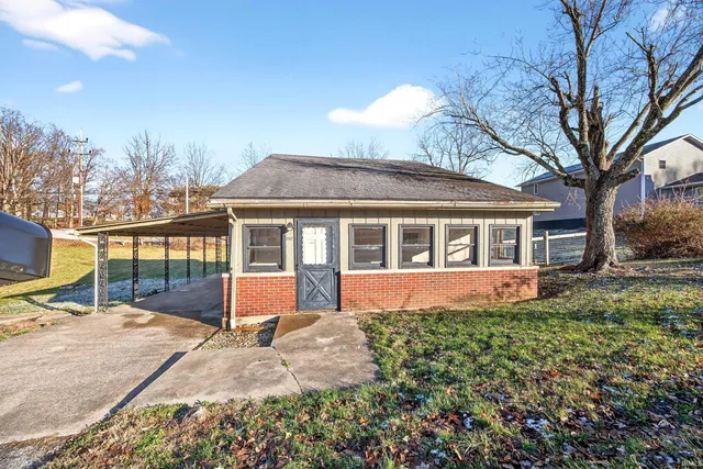 $135,000 | 502 W Street, Bedford, IN 47421