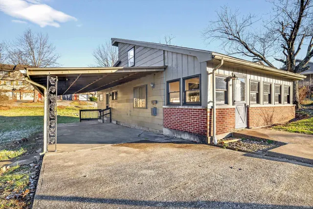 $135,000 | 502 W Street, Bedford, IN 47421