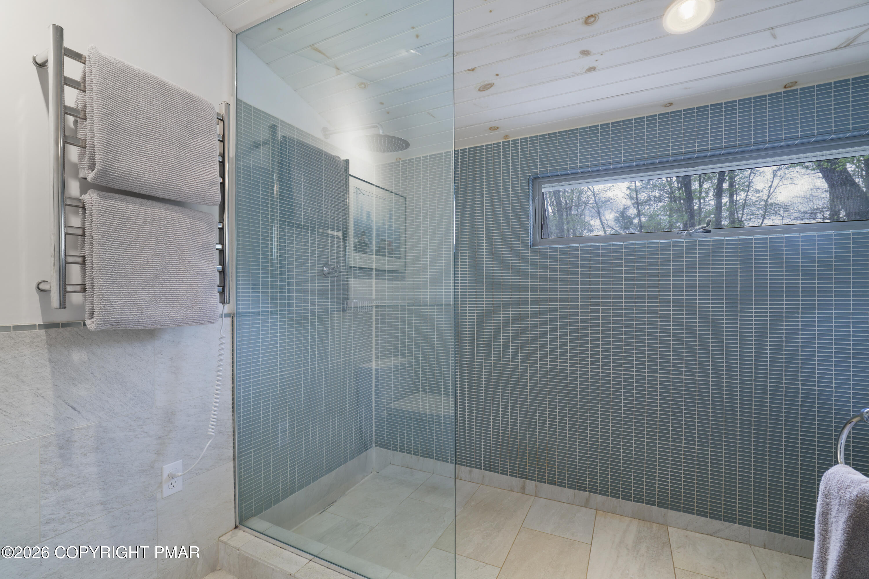 3140 Bear Road Bushkill, PA 18324 - Photo 25 of 50 25- 2nd Floor Bathroom